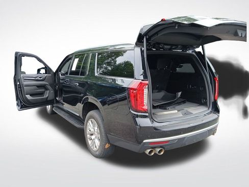 Used 2022 GMC Yukon XL Denali image 3