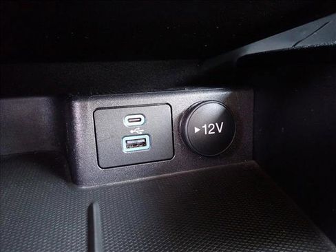 Used 2022 Ford Escape SE image 18