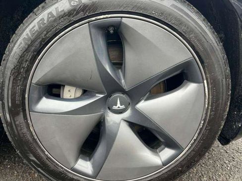 Used 2019 Tesla Model 3 Standard Range Plus image 11