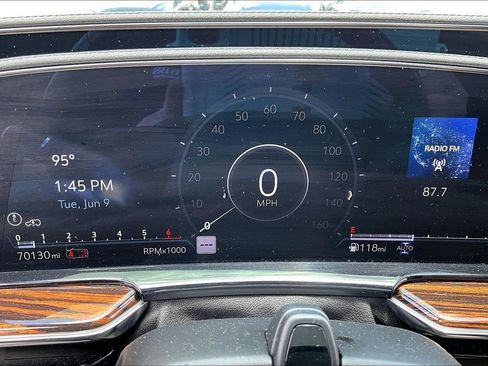 Used 2022 Cadillac Escalade Premium Luxury w/ Performance Package AWD/4WD image 27
