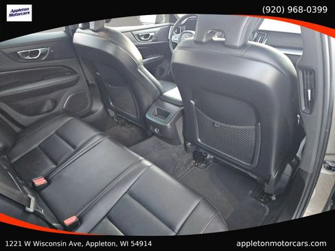 Used 2019 Volvo S60 T5 Momentum w/ Premium Package image 31