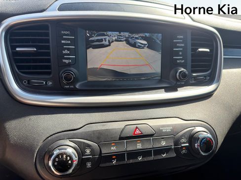 Used 2019 Kia Sorento L FWD image 18