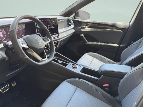 New 2026 Volkswagen Tiguan SE R-Line FWD image 30