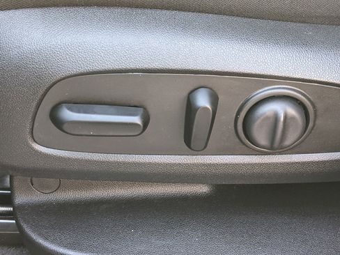 Used 2023 GMC Terrain SLE w/ Driver Convenience Package image 18