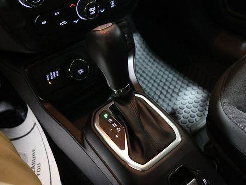 Used 2023 Jeep Renegade Latitude image 30