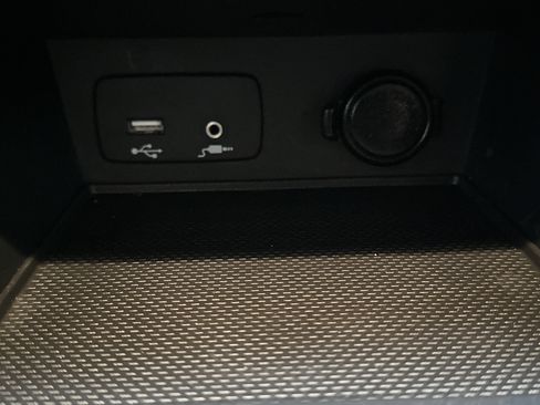 Used 2023 Subaru Crosstrek 2.0i image 32