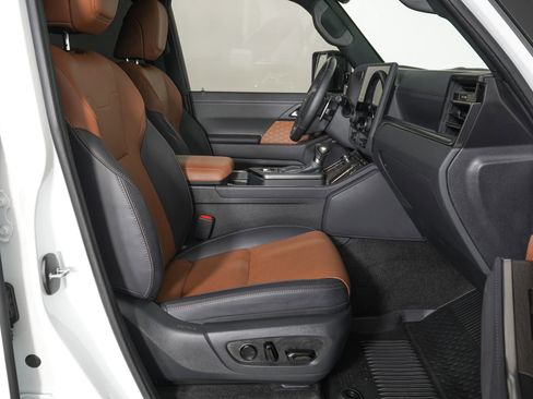 Used 2025 Lexus GX 550 w/ Accessory Package (2T) image 10