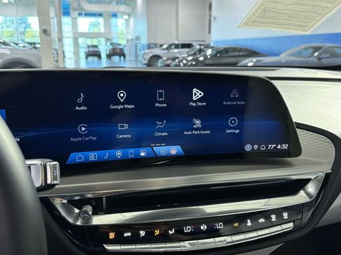 Used 2024 Cadillac Lyriq Luxury AWD/4WD image 22