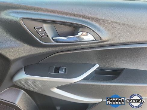 Used 2024 Chevrolet Trax RS image 32