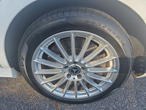 Certified 2022 Mercedes-Benz E 450 4MATIC Sedan image 35