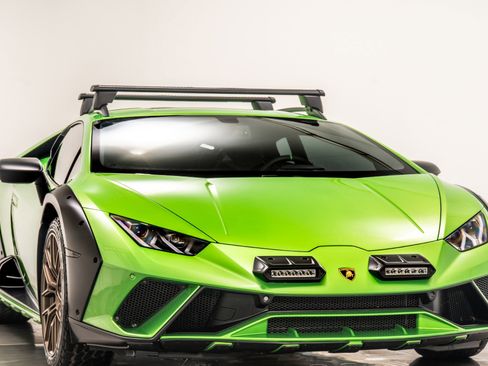Used 2024 Lamborghini Huracan Sterrato image 3