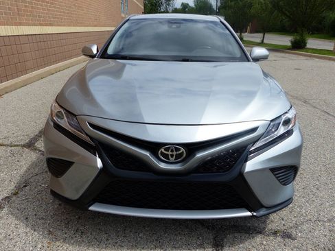 Used 2019 Toyota Camry XSE FWD image 16
