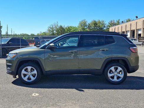 Used 2019 Jeep Compass Latitude w/ Popular Equipment Group AWD/4WD image 4