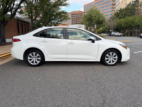 Used 2025 Toyota Corolla LE FWD image 7