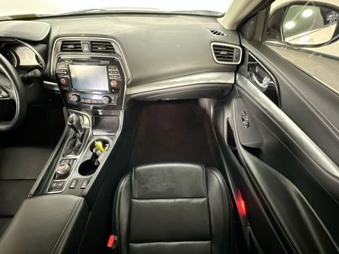 Used 2023 Nissan Maxima SV w/ Floor Mat Group FWD image 11