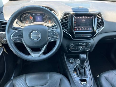 Used 2019 Jeep Cherokee Limited AWD/4WD image 3