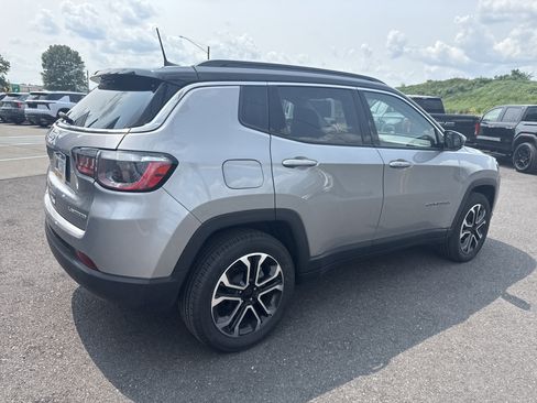 Used 2022 Jeep Compass Limited AWD/4WD image 3