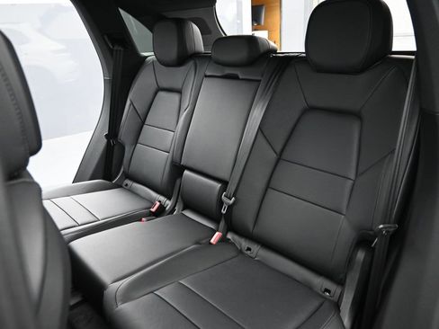 Certified 2025 Porsche Cayenne AWD/4WD image 27