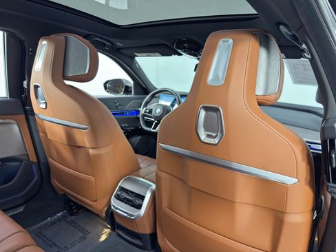 Used 2024 BMW i7 eDrive50 w/ M Sport Package image 44