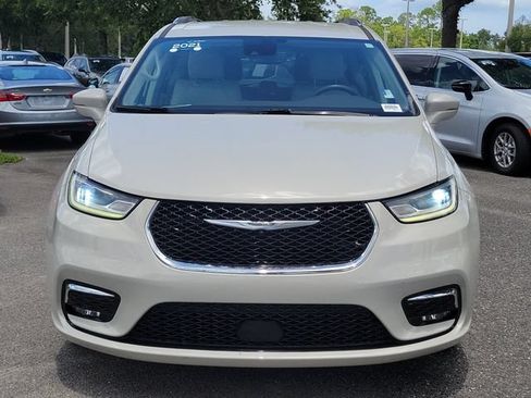 Used 2021 Chrysler Pacifica Touring-L FWD image 7
