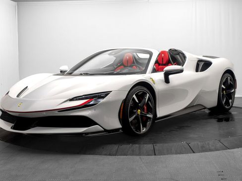 Used 2022 Ferrari SF90 Spider AWD/4WD image 7