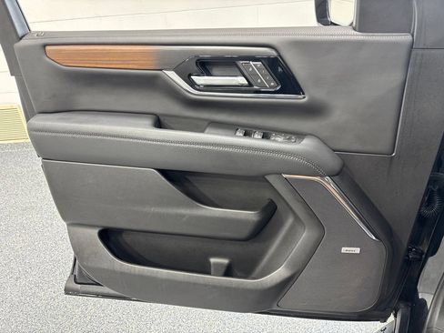 Used 2025 GMC Yukon XL Denali AWD/4WD image 47