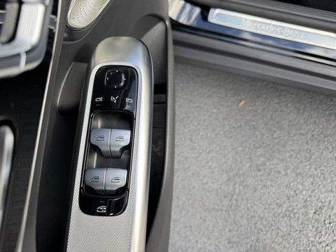 Used 2025 Mercedes-Benz GLC 300 4MATIC image 21