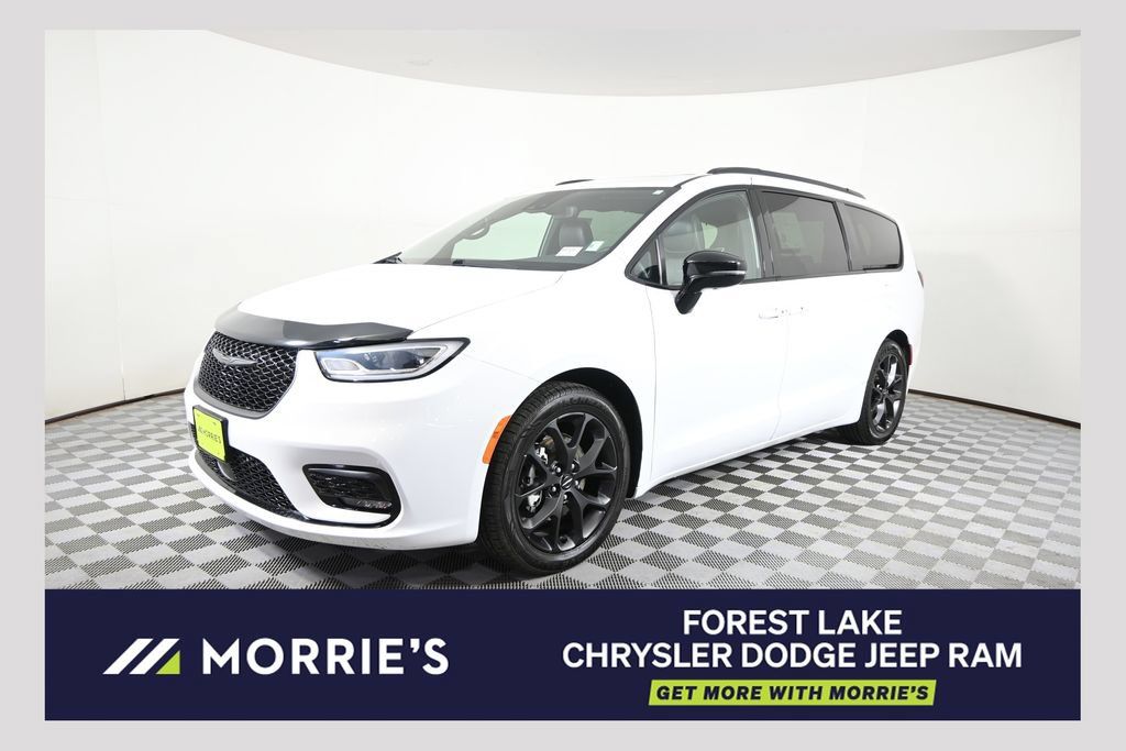 Used 2025 Chrysler Pacifica Limited FWD image 1
