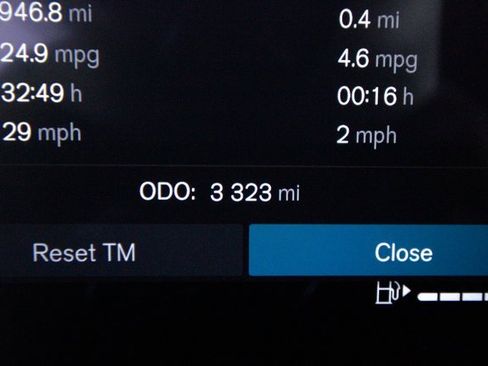 Certified 2025 Volvo XC60 B5 Core w/ Climate Package image 5