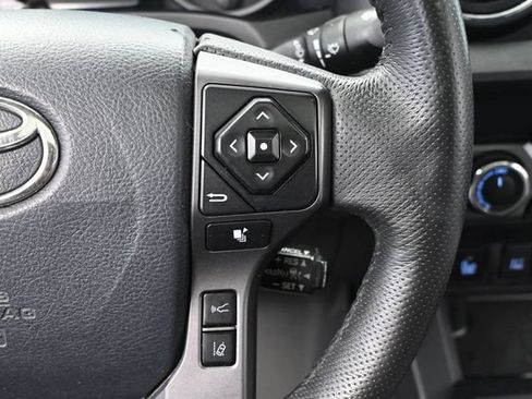 Used 2020 Toyota Tacoma TRD Sport AWD/4WD image 25