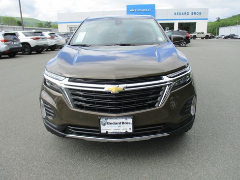 Used 2024 Chevrolet Equinox LT AWD/4WD image 2