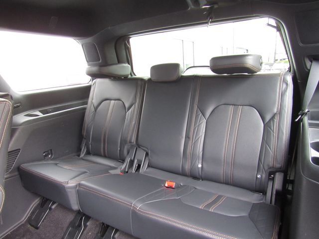 Used 2023 Ford Expedition Platinum AWD/4WD image 16