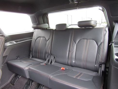 Used 2023 Ford Expedition Platinum AWD/4WD image 16
