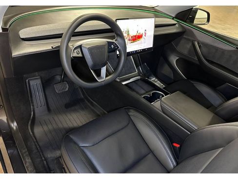 Used 2026 Tesla Model Y 2WD image 19
