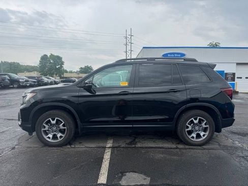 Used 2023 Honda Passport TrailSport image 5