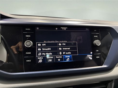 Used 2023 Volkswagen Taos SE w/ Panoramic Sunroof Package FWD image 19