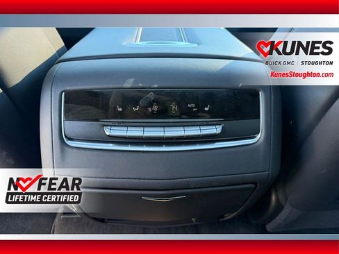 Used 2024 Cadillac Escalade ESV Premium Luxury AWD/4WD image 41