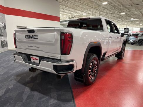 Used 2024 GMC Sierra 3500 Denali Ultimate AWD/4WD image 3