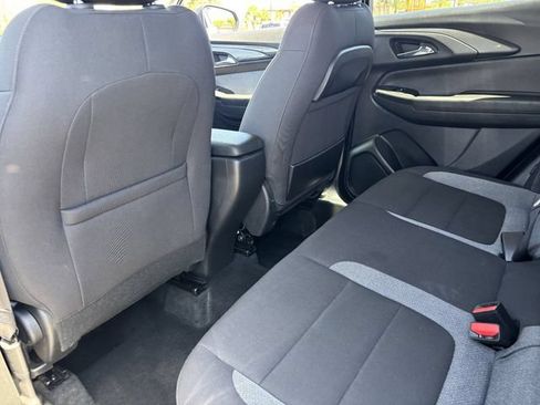 Used 2024 Chevrolet TrailBlazer LS w/ LS Convenience Package AWD/4WD image 17