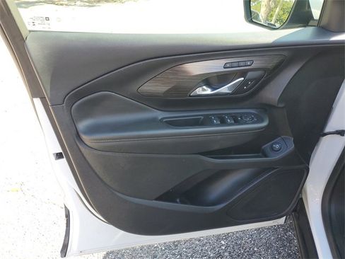 Used 2024 GMC Terrain SLT image 10