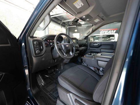 Used 2019 Chevrolet Silverado 1500 Custom w/ Custom Value Package AWD/4WD image 8
