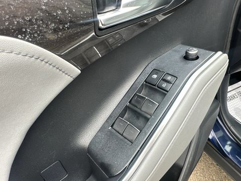 Used 2021 Toyota Highlander Limited AWD/4WD image 20