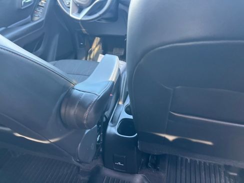 Used 2022 Chevrolet Trax LT w/ LT Convenience Package image 26