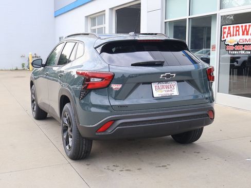 New 2026 Chevrolet Trax LT w/ Midnight Edition FWD image 8