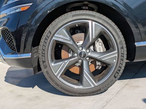 Used 2025 Genesis GV80 2.5T Prestige AWD/4WD image 9