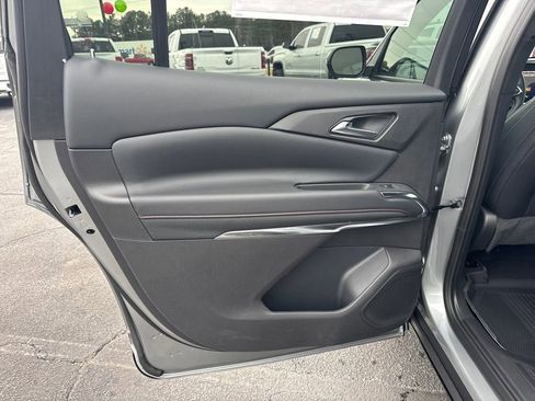 New 2026 Chevrolet Traverse Z71 w/ LPO, Floor Liner Package image 23