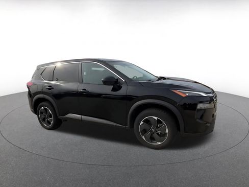 Used 2025 Nissan Rogue SV image 2