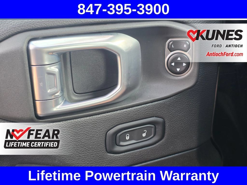 Used 2025 Jeep Wrangler Unlimited Sahara AWD/4WD image 43