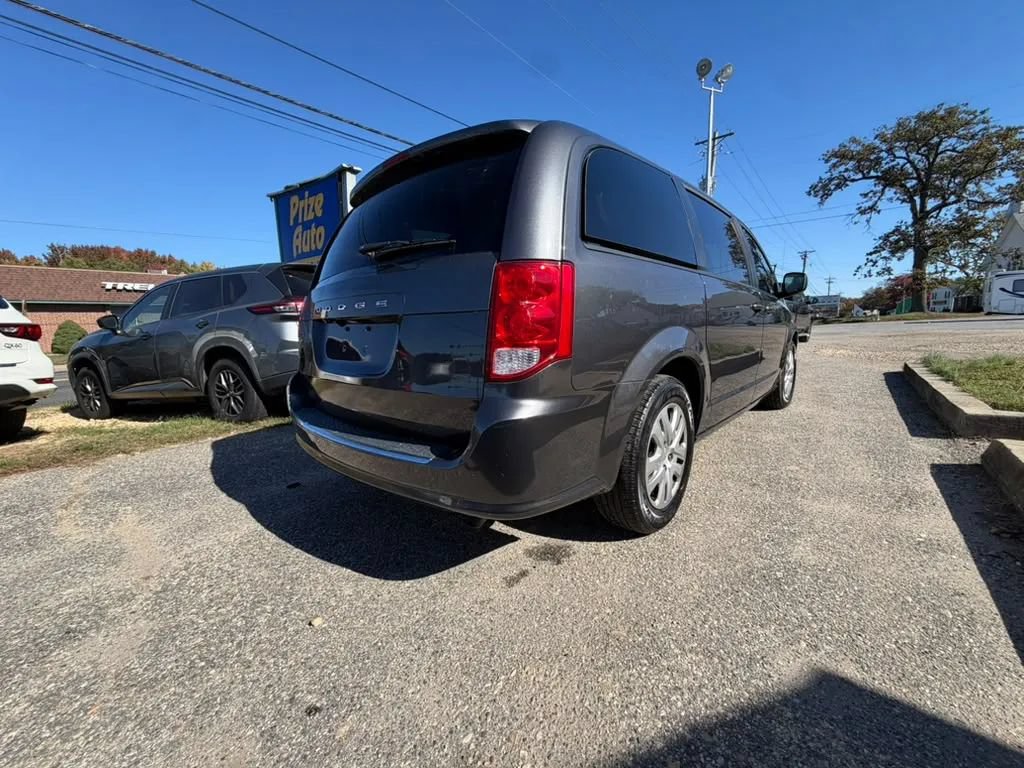 Used 2018 Dodge Grand Caravan SE w/ UConnect Hands-Free Group FWD image 5