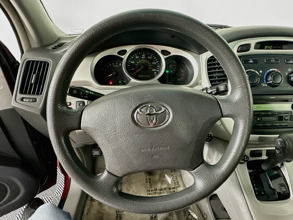 Used 2005 Toyota Highlander 4WD V6 w/ Appearance Pkg image 12